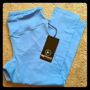NWT 90 Degree Capris Sz L